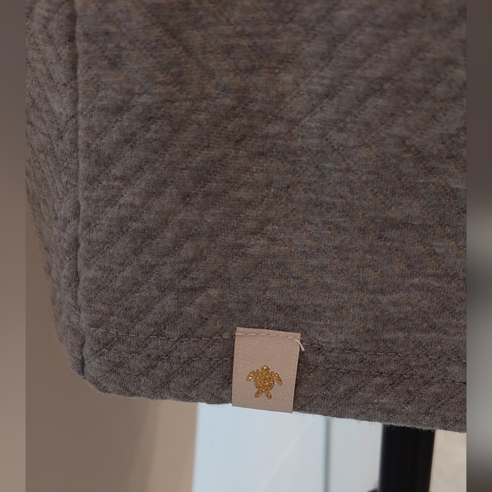 Elegant Textured Gray Shift Dress with Pleated Sleeve Detail - Picture 4 of 12